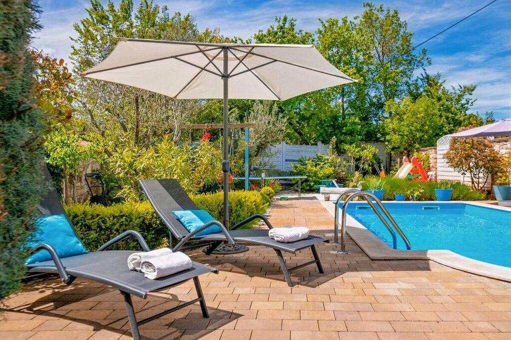 Villa Kazun With Private Pool And Two Gardens Marčana エクステリア 写真