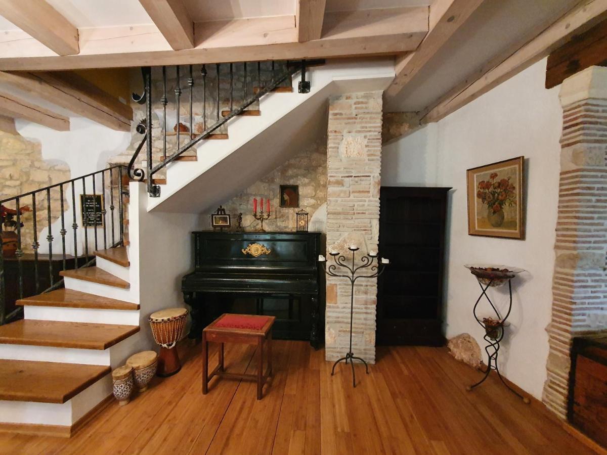 Villa Kazun With Private Pool And Two Gardens Marčana エクステリア 写真