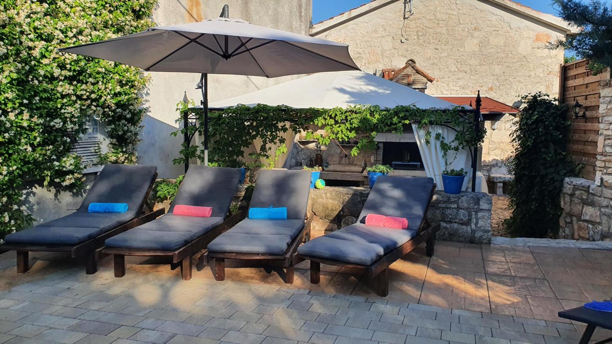 Villa Kazun With Private Pool And Two Gardens Marčana エクステリア 写真